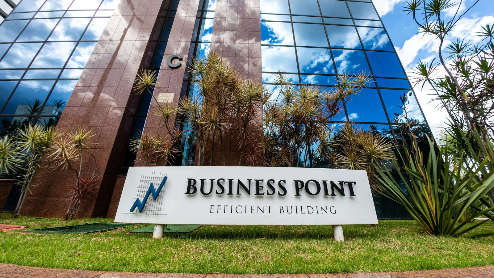 Fachada do Business Point, edifício onde o escritório atua